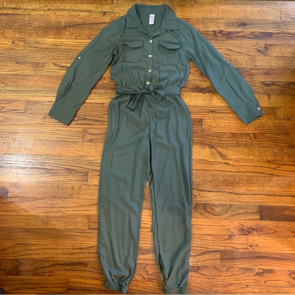 Justice Green Belted Romper Jumpsuit
Viscose Silk Material
Size 8 Medium - Picture 1 of 16